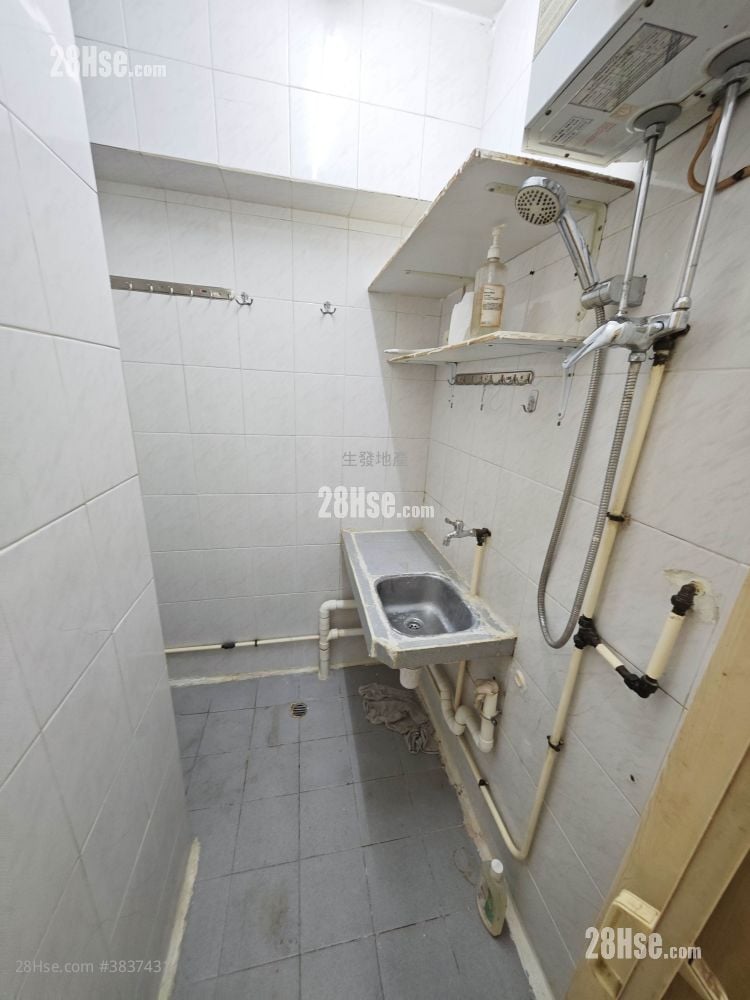 Lai King Building Rental Studio , 1 Bathroom 120 ft²