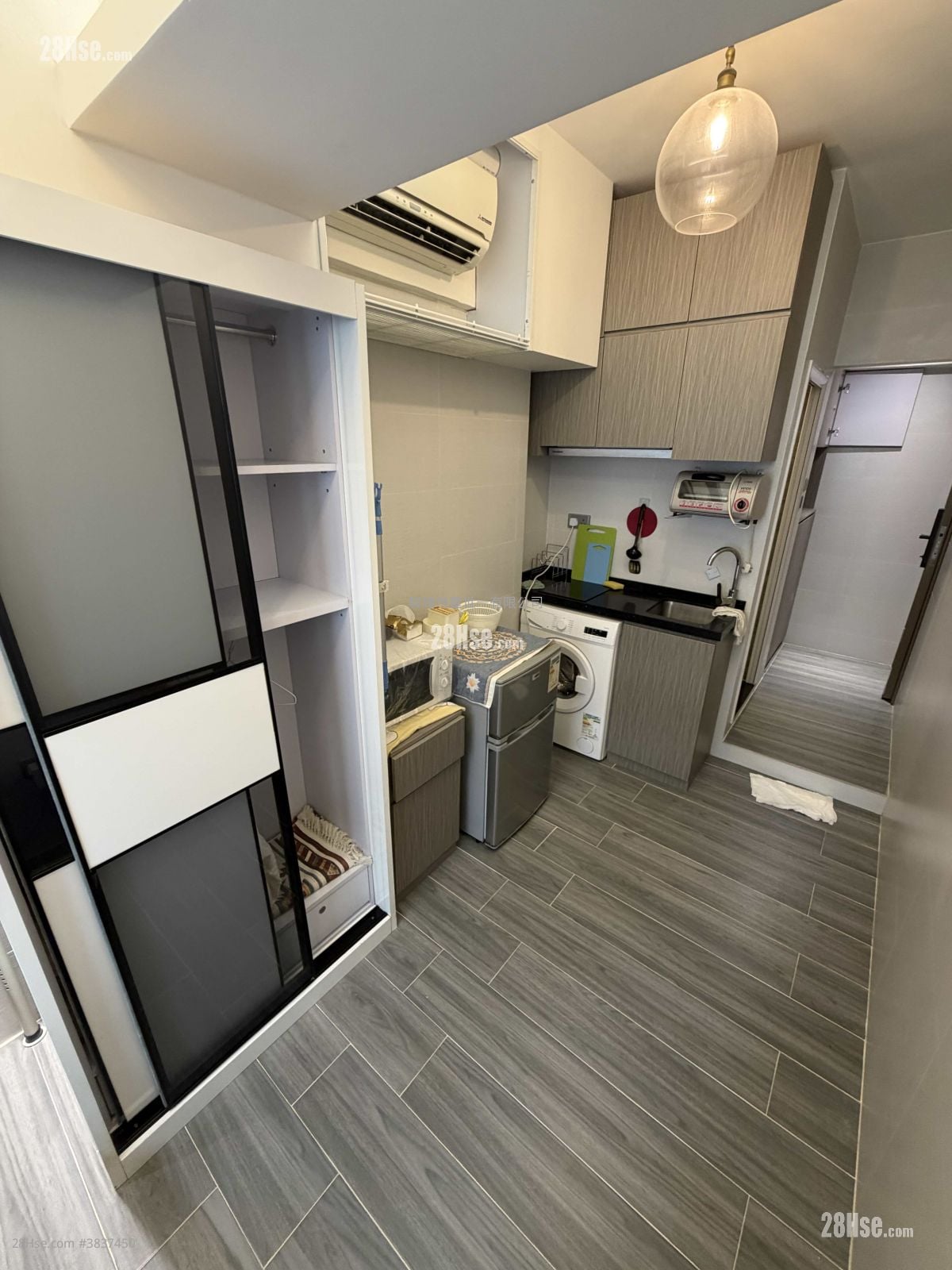 living room: Hong Kong Mansion Rental Studio , 1 Bathroom 180 ft²
