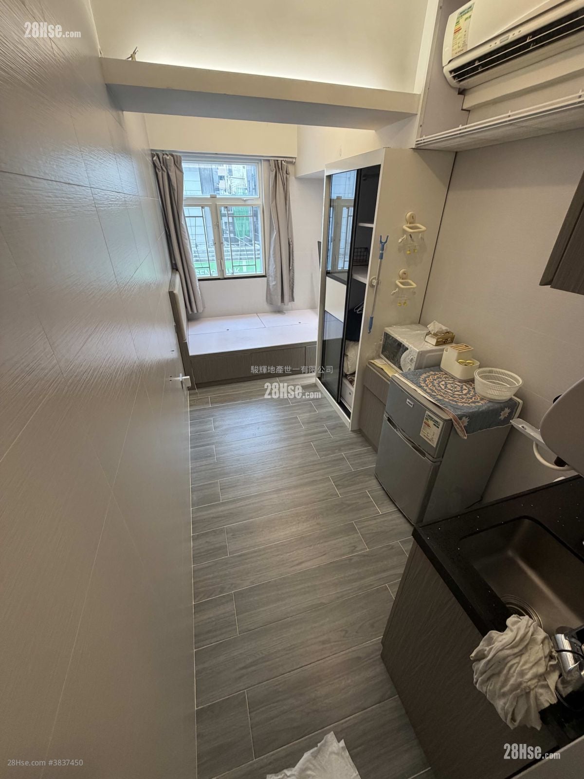 living room: Hong Kong Mansion Rental Studio , 1 Bathroom 180 ft²
