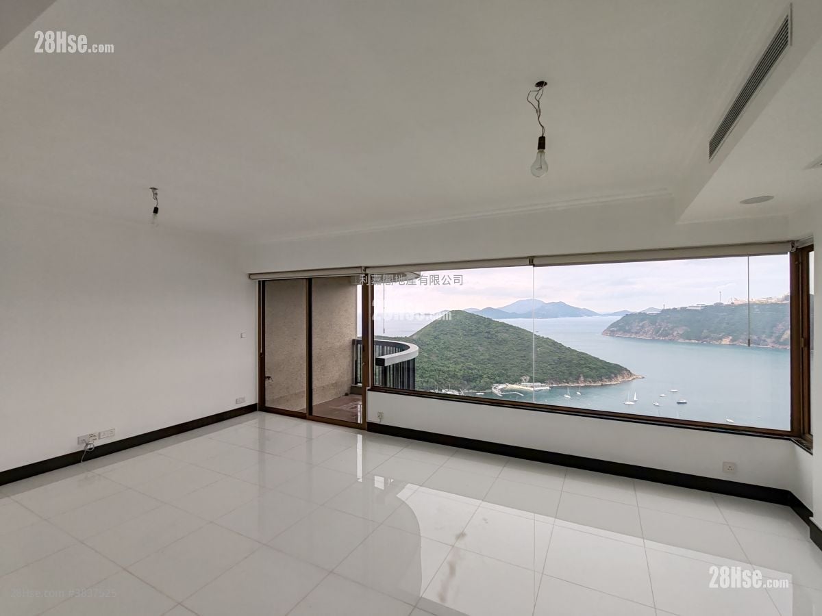 Pine Crest Rental 3 Bedrooms , 2 Bathrooms 1,917 ft²