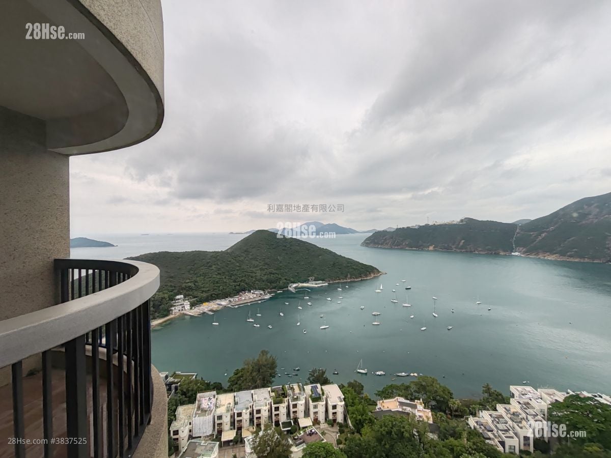 Pine Crest Rental 3 Bedrooms , 2 Bathrooms 1,917 ft²