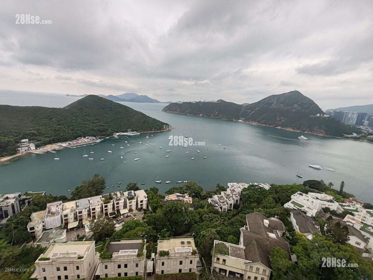Pine Crest Rental 3 Bedrooms , 2 Bathrooms 1,917 ft²