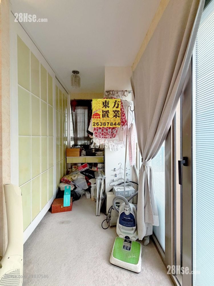 村屋 售盘 5+ 房 , 3 浴室 1,400 平方尺