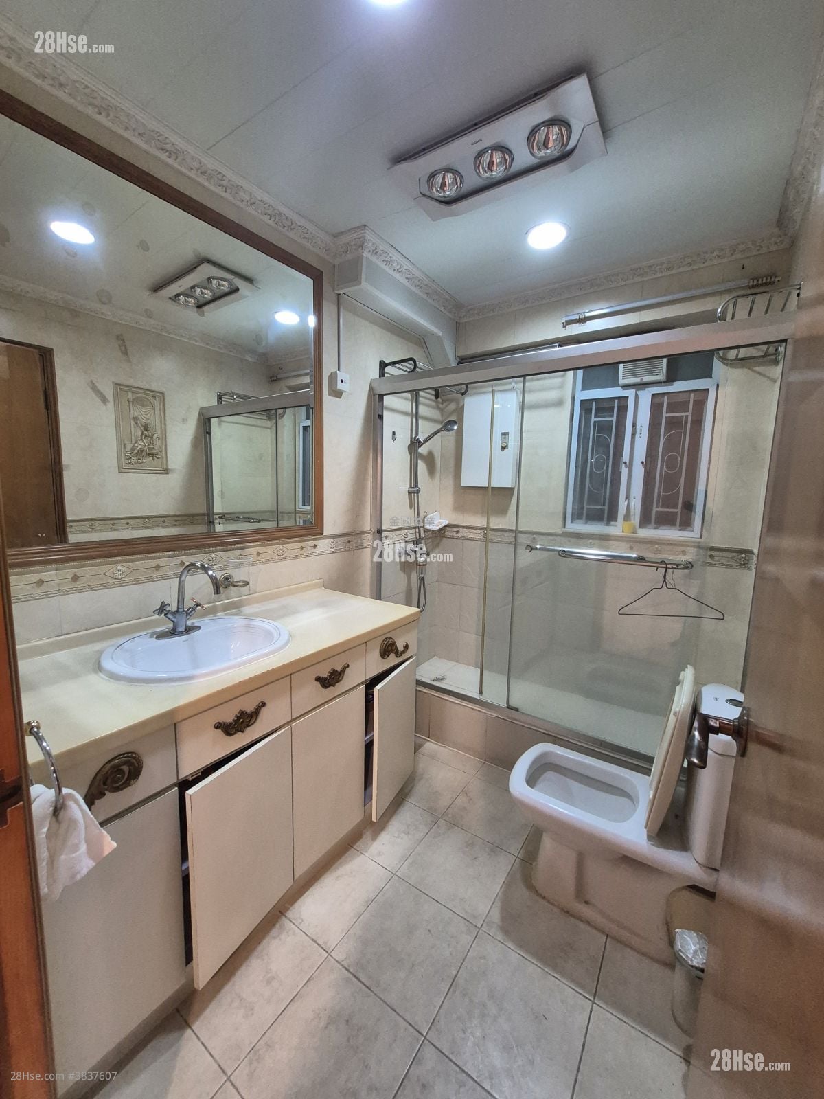 文蔚樓 租盤 3 房 , 1 浴室 720 平方呎
