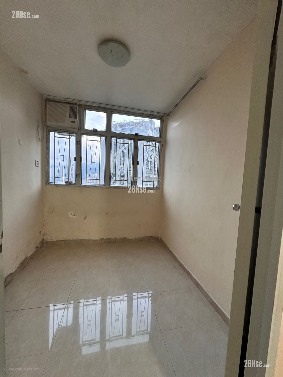 May Shing Court Sell 2 Bedrooms , 1 Bathroom 381 ft²