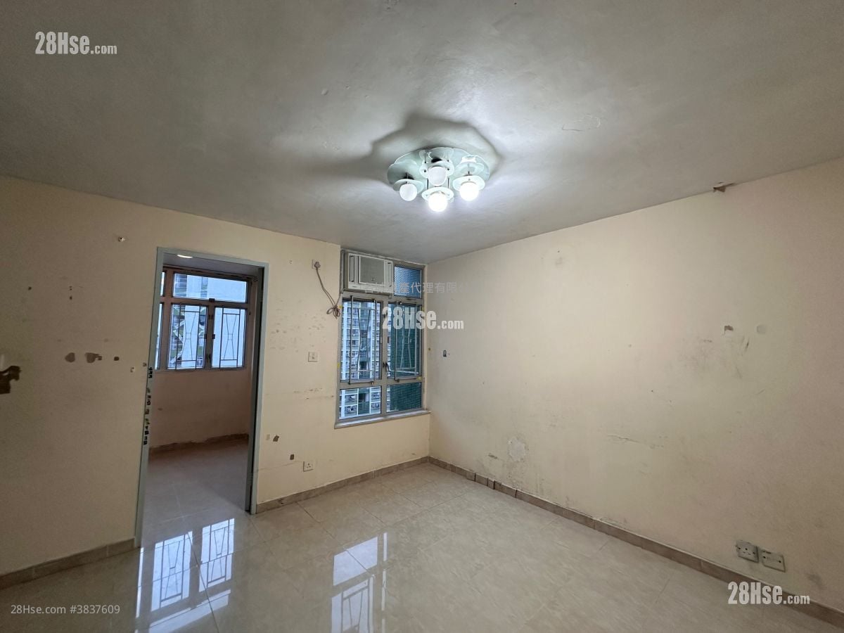 May Shing Court Sell 2 Bedrooms , 1 Bathroom 381 ft²