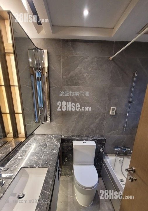 bathroom: Vibe Centro Rental 4 Bedrooms , 3 Bathrooms 1,203 ft²