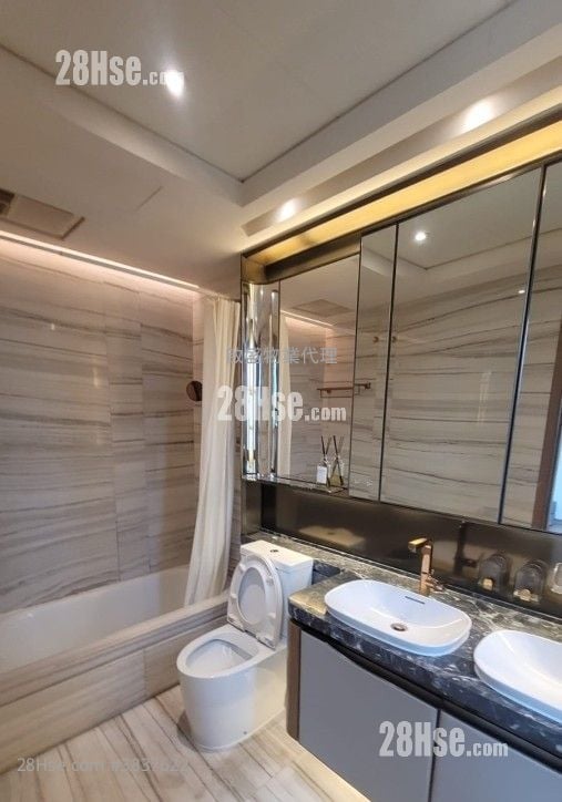 bathroom: Vibe Centro Rental 4 Bedrooms , 3 Bathrooms 1,203 ft²