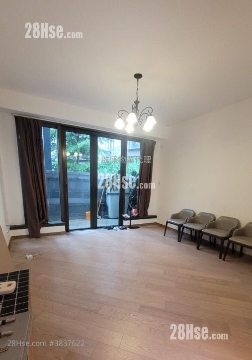 living room: Vibe Centro Rental 4 Bedrooms , 3 Bathrooms 1,203 ft²