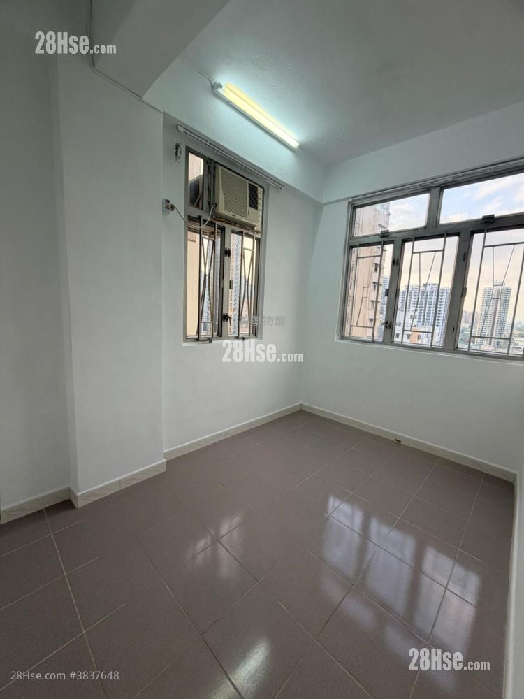 Top Court Rental 3 Bedrooms , 1 Bathroom 502 ft²