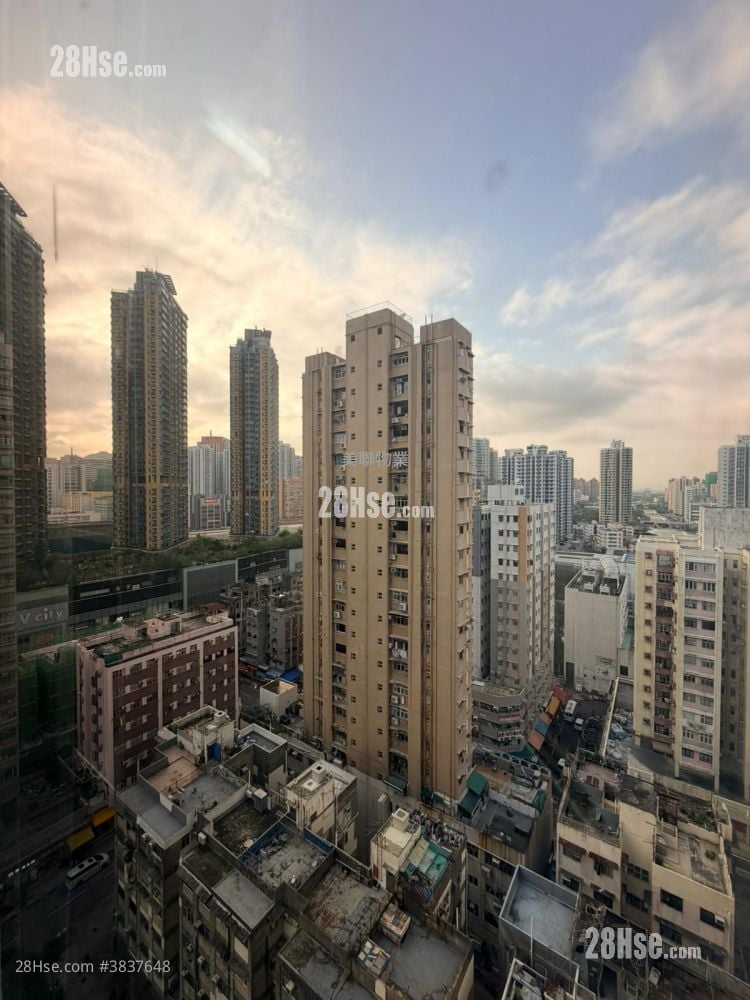 Top Court Rental 3 Bedrooms , 1 Bathroom 502 ft²