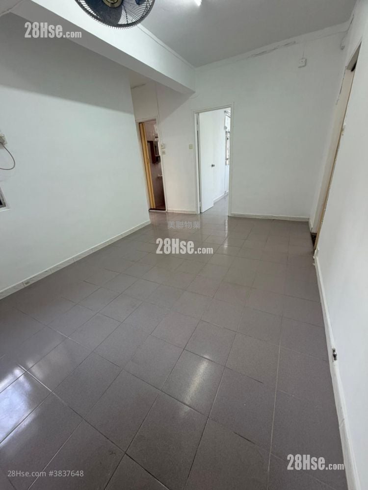 Top Court Rental 3 Bedrooms , 1 Bathroom 502 ft²