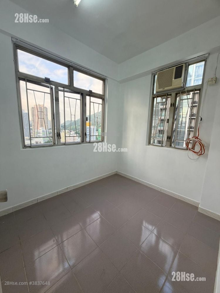 Top Court Rental 3 Bedrooms , 1 Bathroom 502 ft²