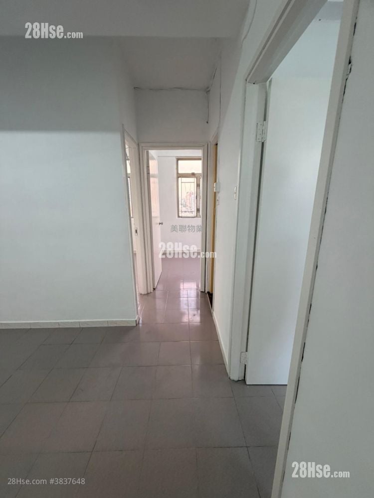 Top Court Rental 3 Bedrooms , 1 Bathroom 502 ft²