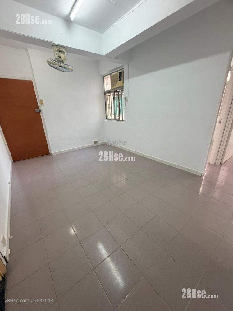 Top Court Rental 3 Bedrooms , 1 Bathroom 502 ft²