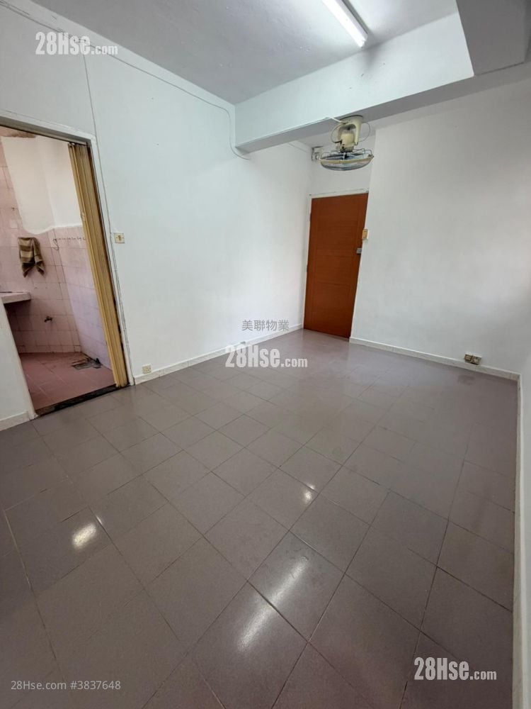 Top Court Rental 3 Bedrooms , 1 Bathroom 502 ft²