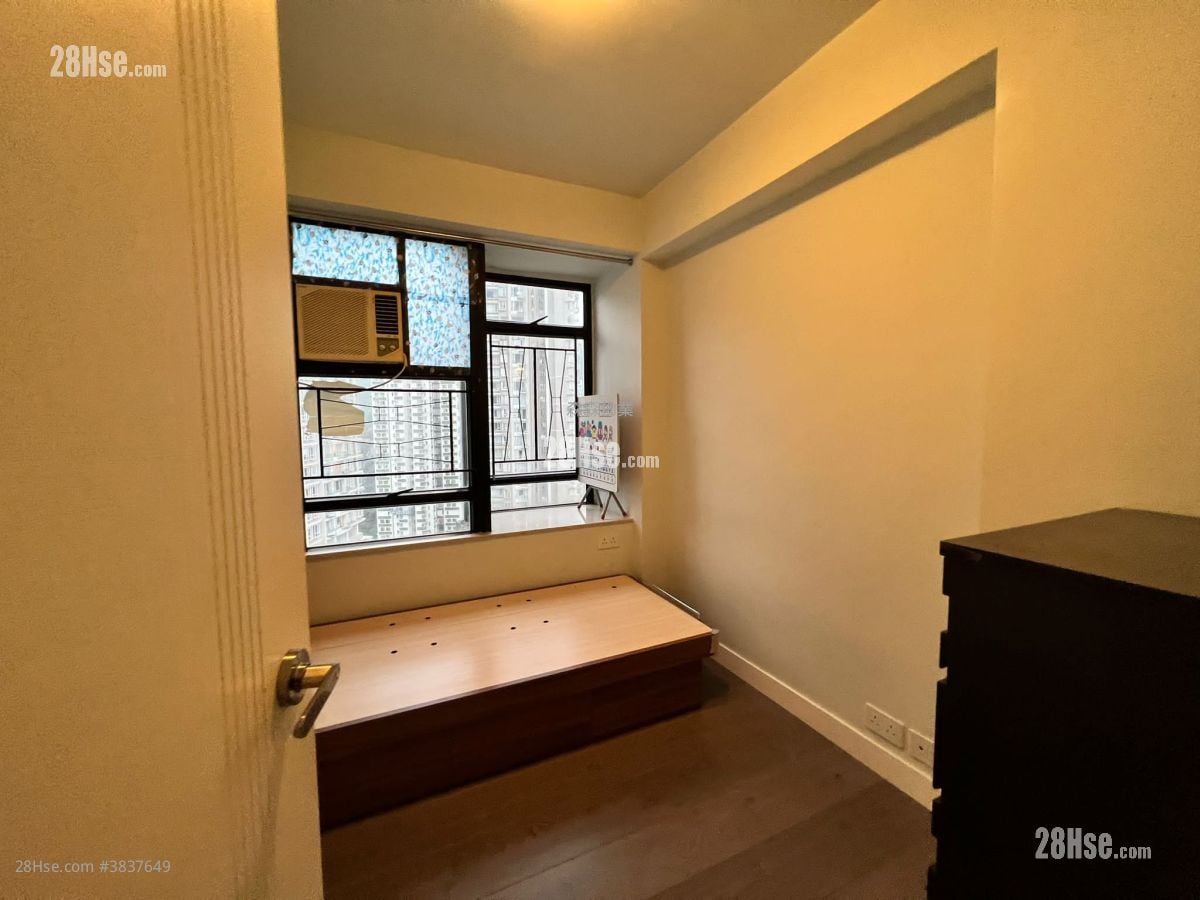 Kornhill Sell 2 Bedrooms , 1 Bathroom 461 ft²
