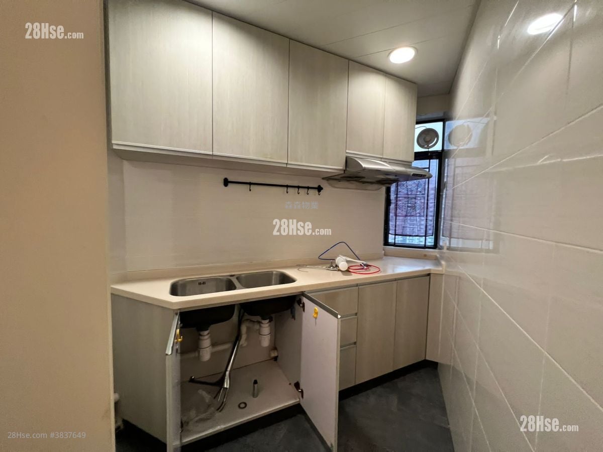 Kornhill Sell 2 Bedrooms , 1 Bathroom 461 ft²