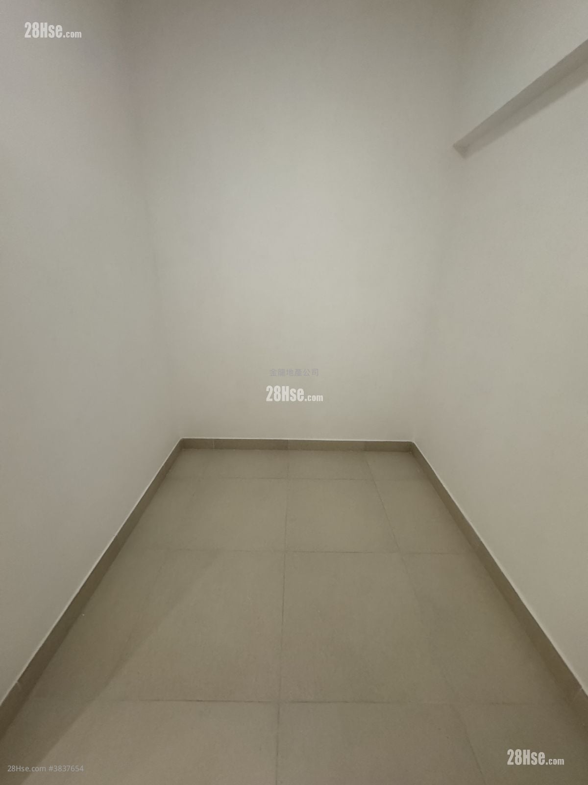 Apartment Rental 3 Bedrooms , 1 Bathroom 465 ft²