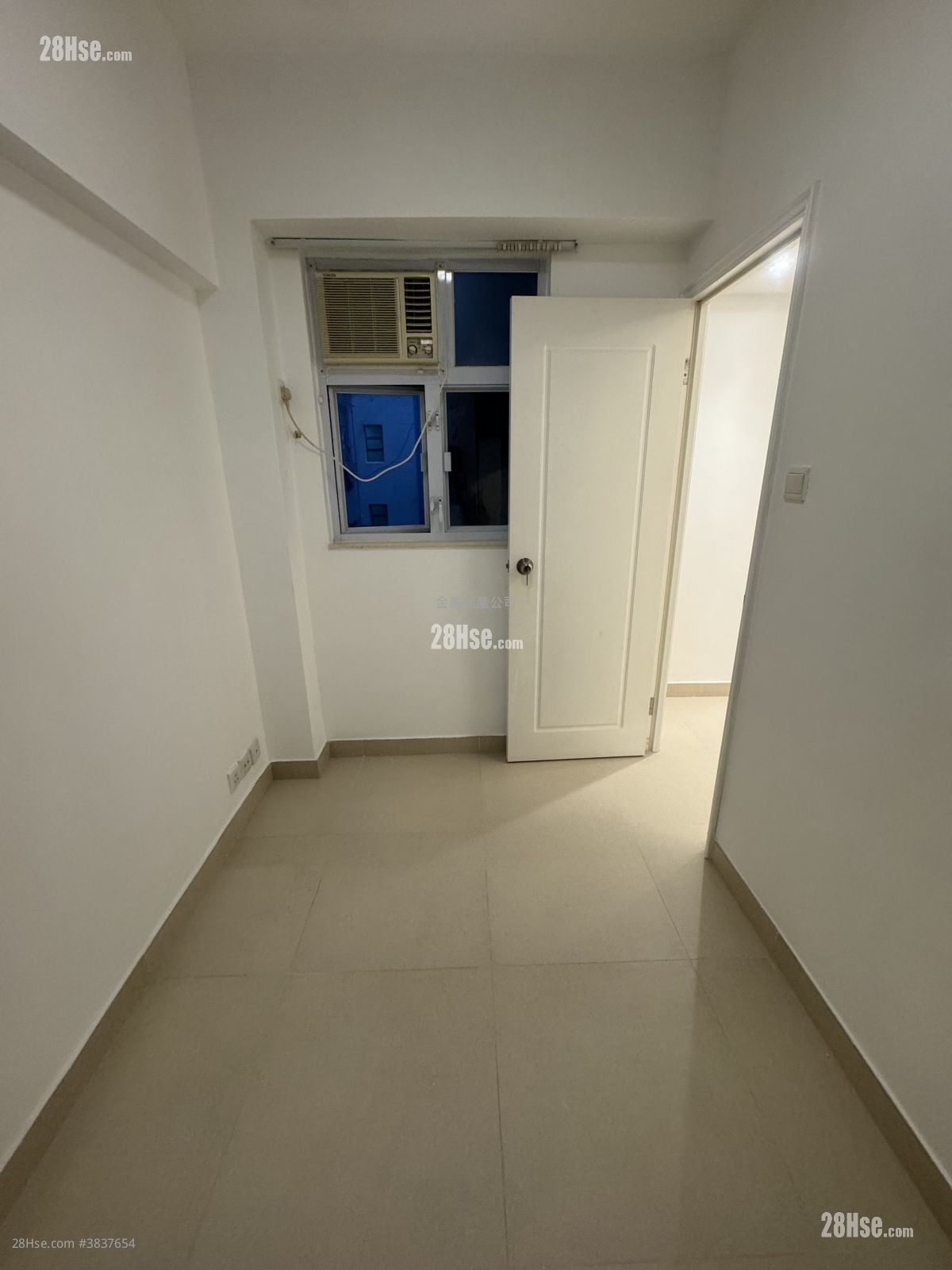 Apartment Rental 3 Bedrooms , 1 Bathroom 465 ft²