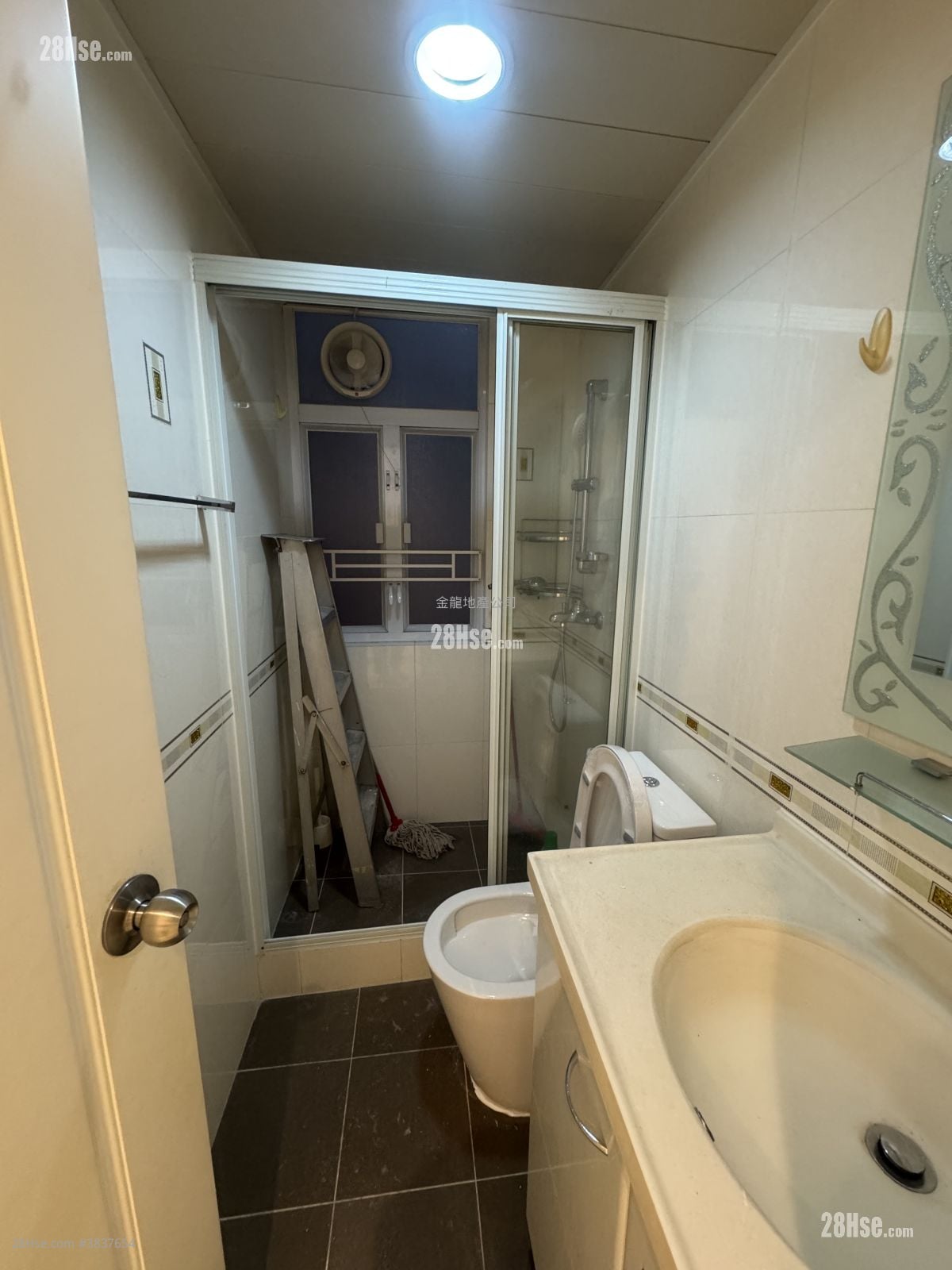 Apartment Rental 3 Bedrooms , 1 Bathroom 465 ft²