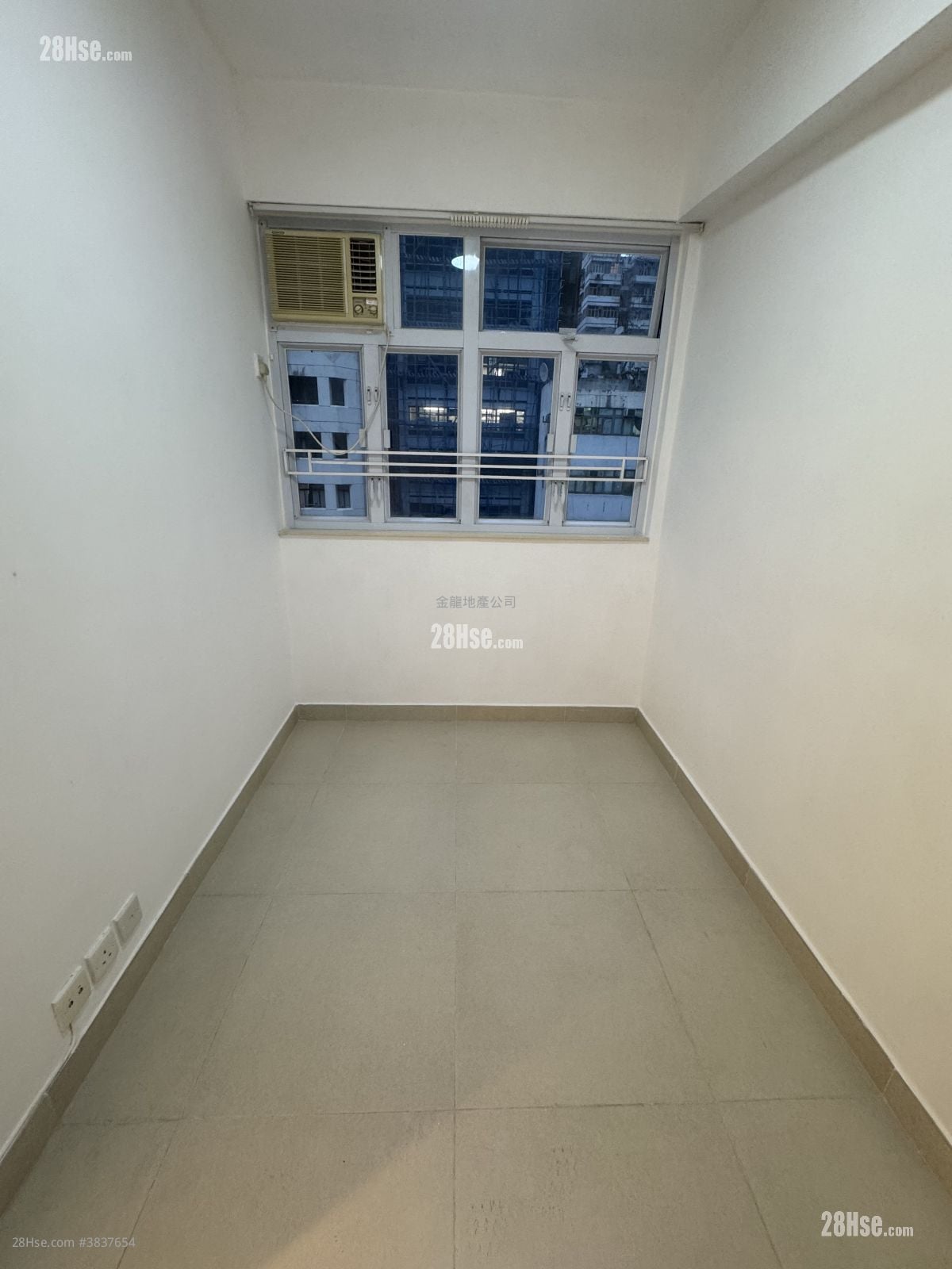 Apartment Rental 3 Bedrooms , 1 Bathroom 465 ft²