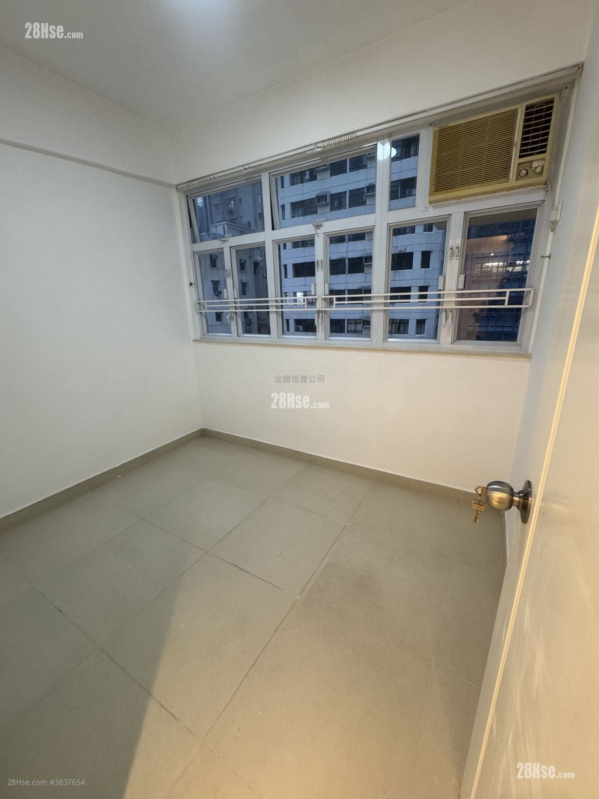 Apartment Rental 3 Bedrooms , 1 Bathroom 465 ft²