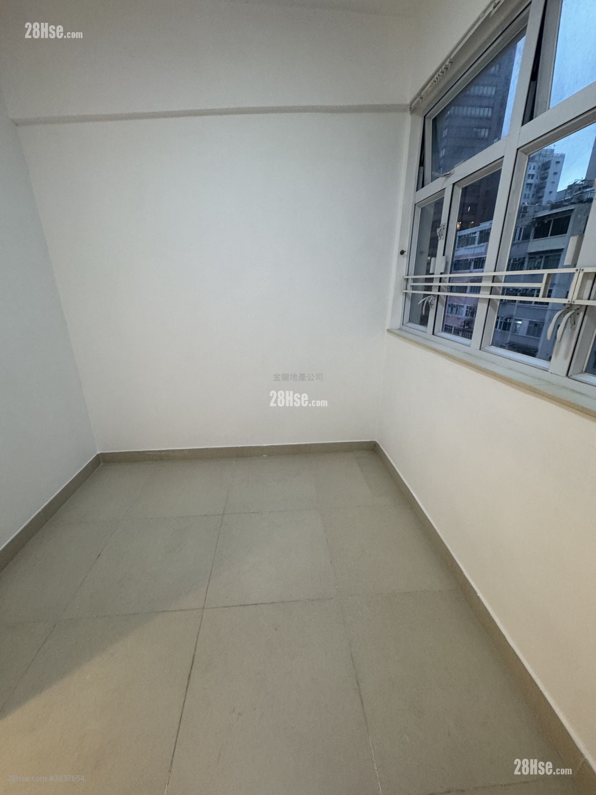 Apartment Rental 3 Bedrooms , 1 Bathroom 465 ft²