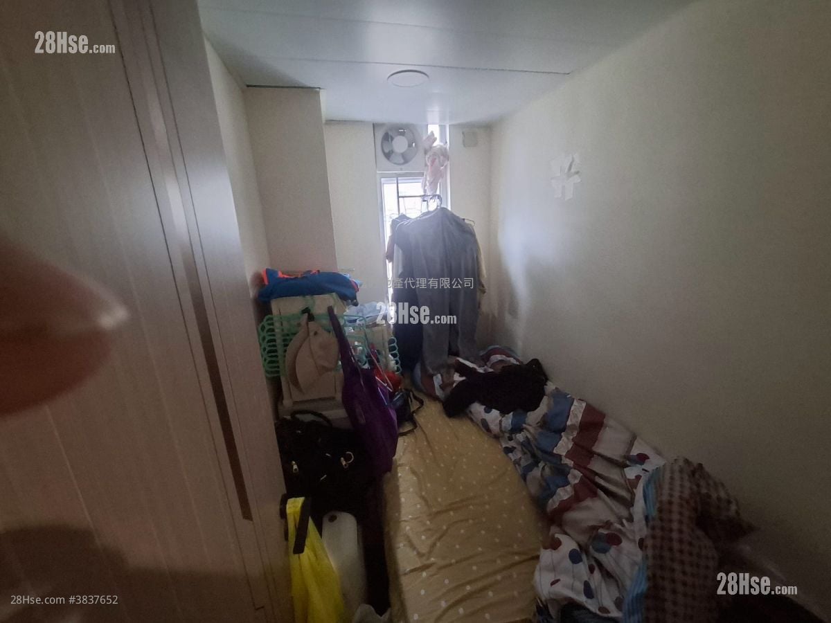 万基大厦 售盘 4 房 , 2 浴室 823 平方尺