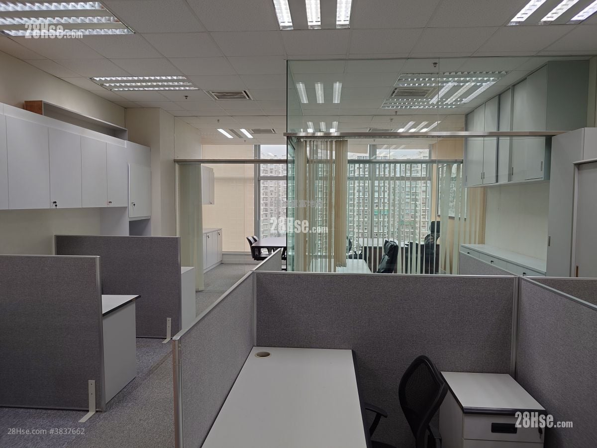 King Palace Plaza Rental 748 ft²