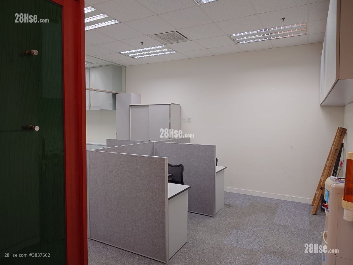 King Palace Plaza Rental 748 ft²