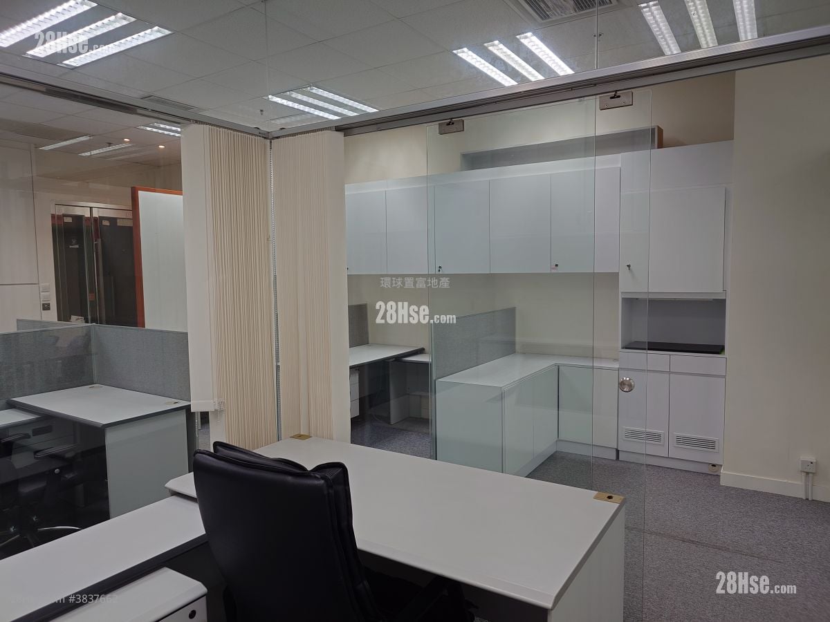 King Palace Plaza Rental 748 ft²