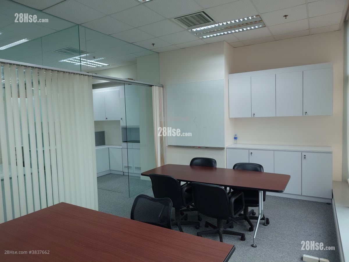 King Palace Plaza Rental 748 ft²