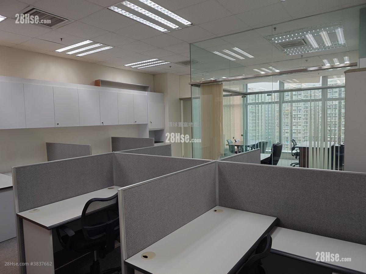 King Palace Plaza Rental 748 ft²
