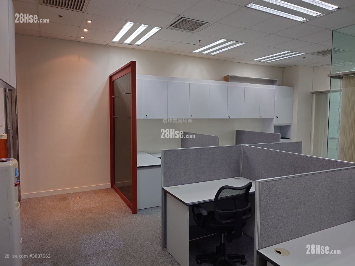 King Palace Plaza Rental 748 ft²
