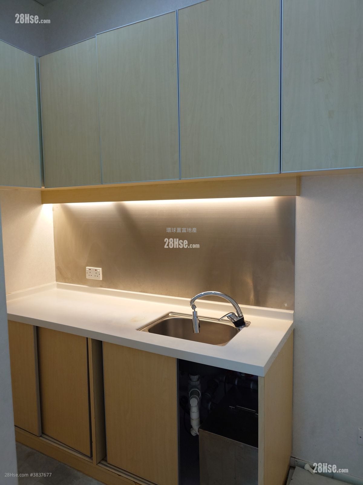 King Palace Plaza Rental 2,215 ft²