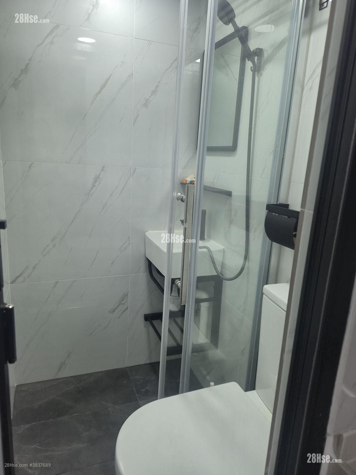 New Lucky House Rental 1 Bedroom , 1 Bathroom 130 ft²