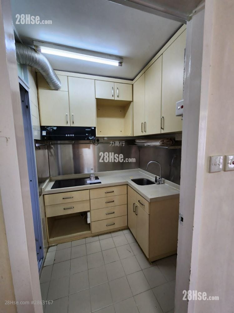 Fortress Garden Sell 4 Bedrooms , 2 Bathrooms 652 ft²