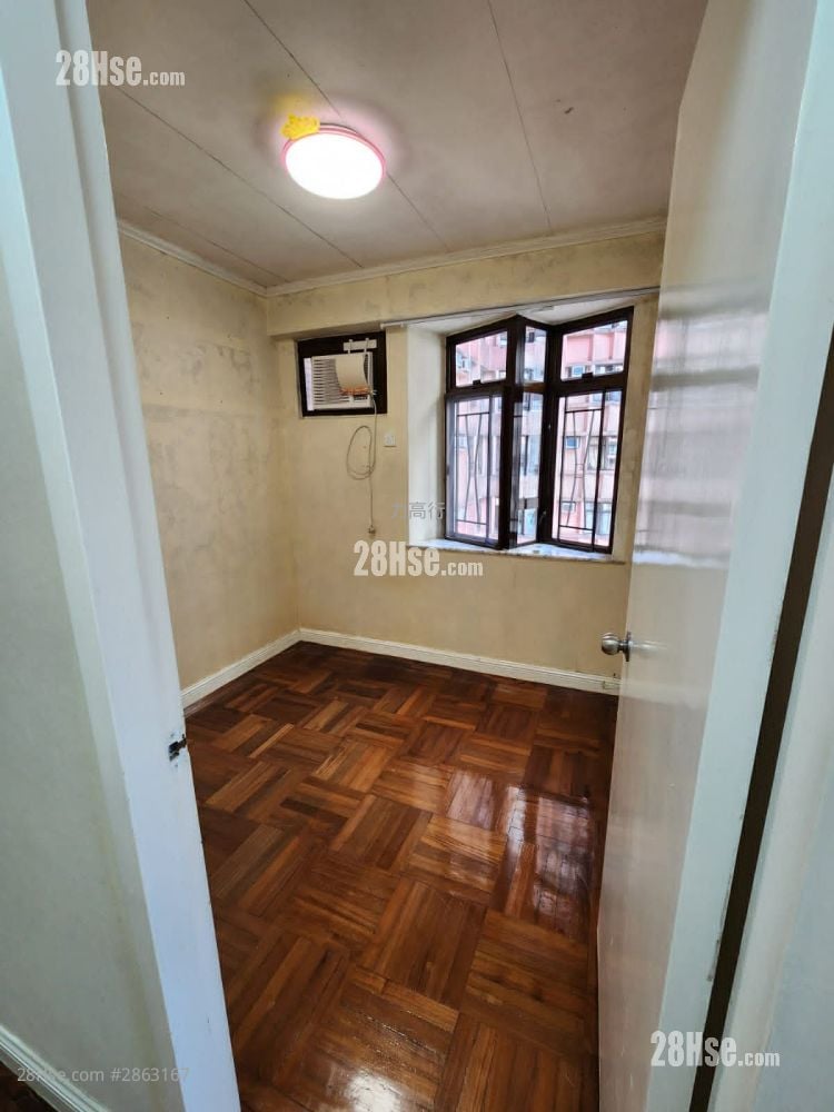Fortress Garden Sell 4 Bedrooms , 2 Bathrooms 652 ft²