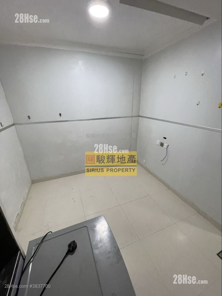 On Cheung Building Rental 130 ft²