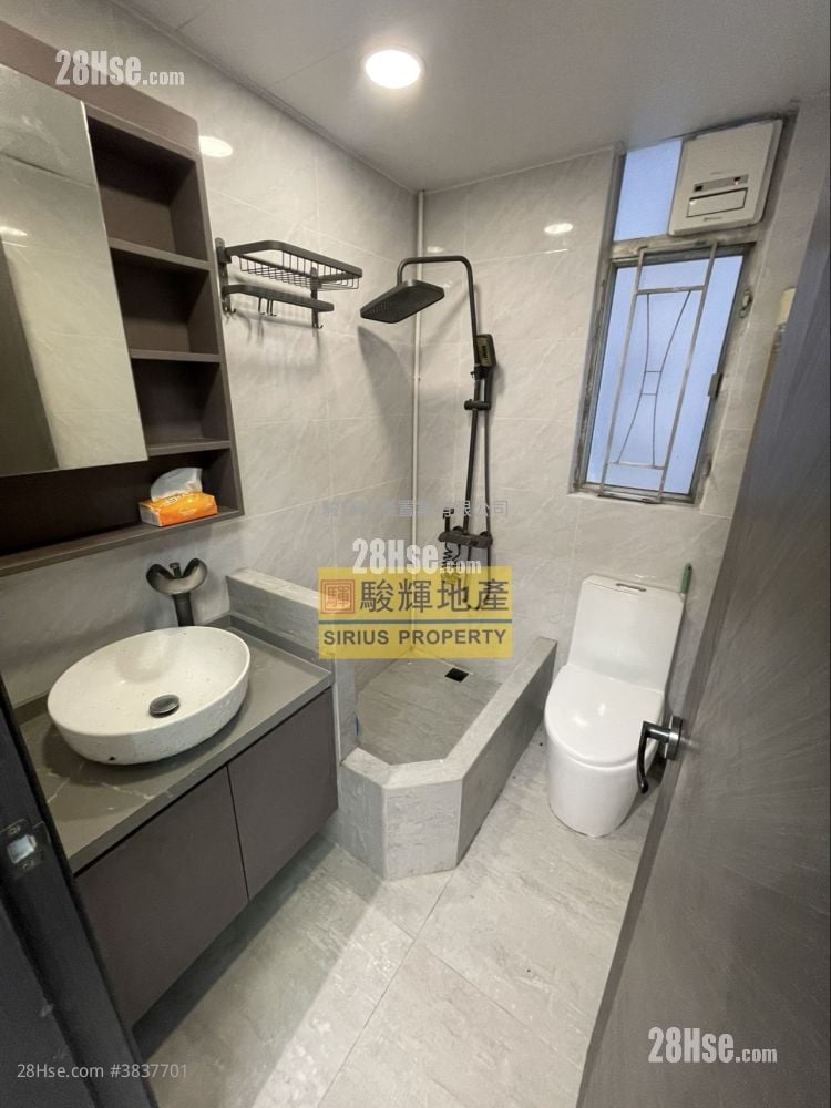 Season Mansion Rental 271 ft²