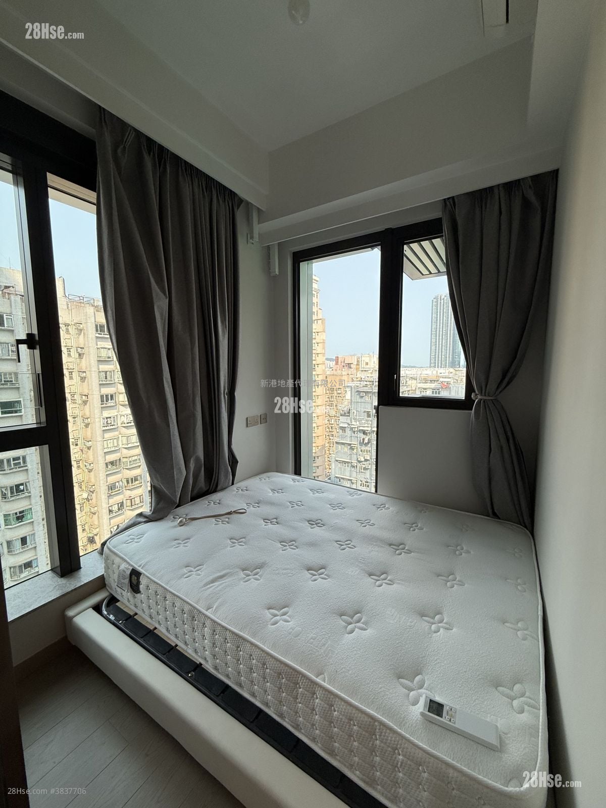 Baker Circle Euston Rental 2 Bedrooms , 1 Bathroom 374 ft²