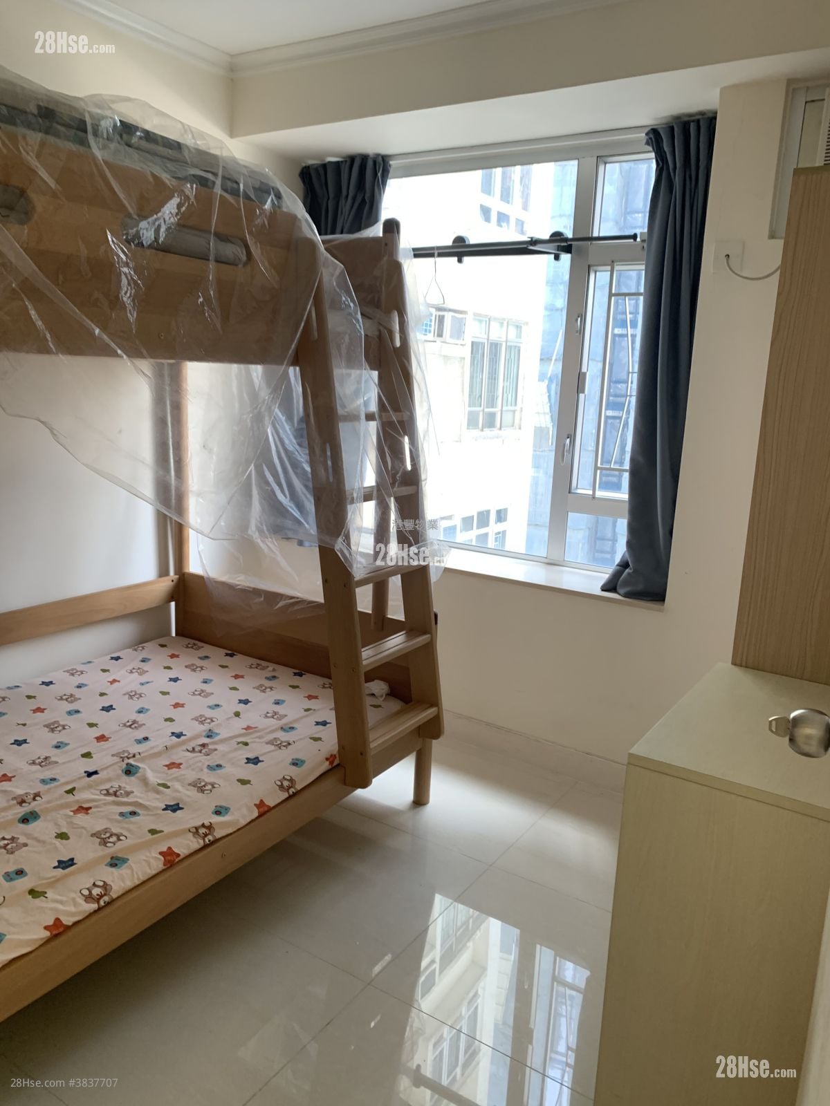 City Garden Rental 3 Bedrooms , 2 Bathrooms 807 ft²