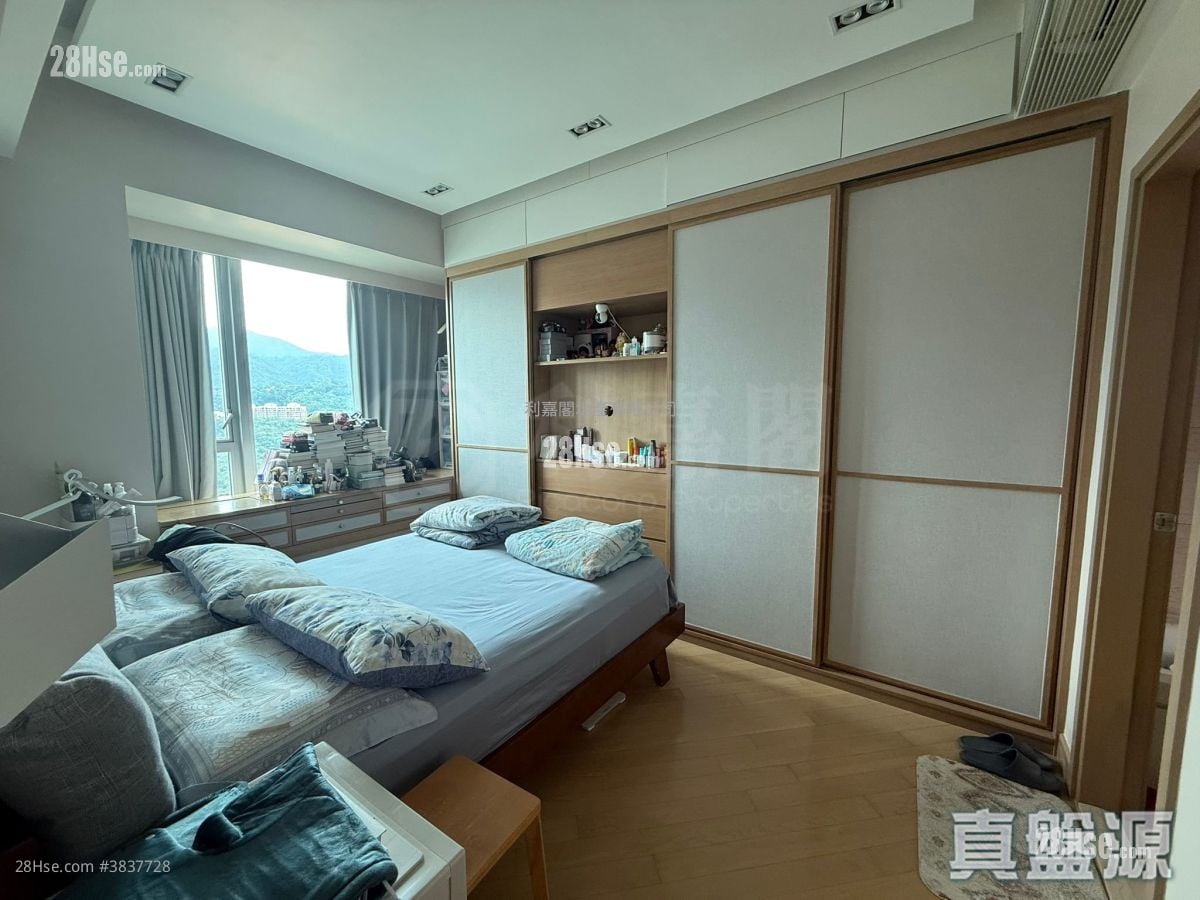 The Riverpark Sell 3 Bedrooms , 2 Bathrooms 1,018 ft²
