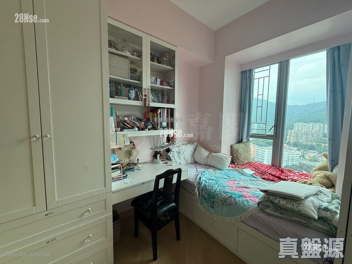 The Riverpark Sell 3 Bedrooms , 2 Bathrooms 1,018 ft²