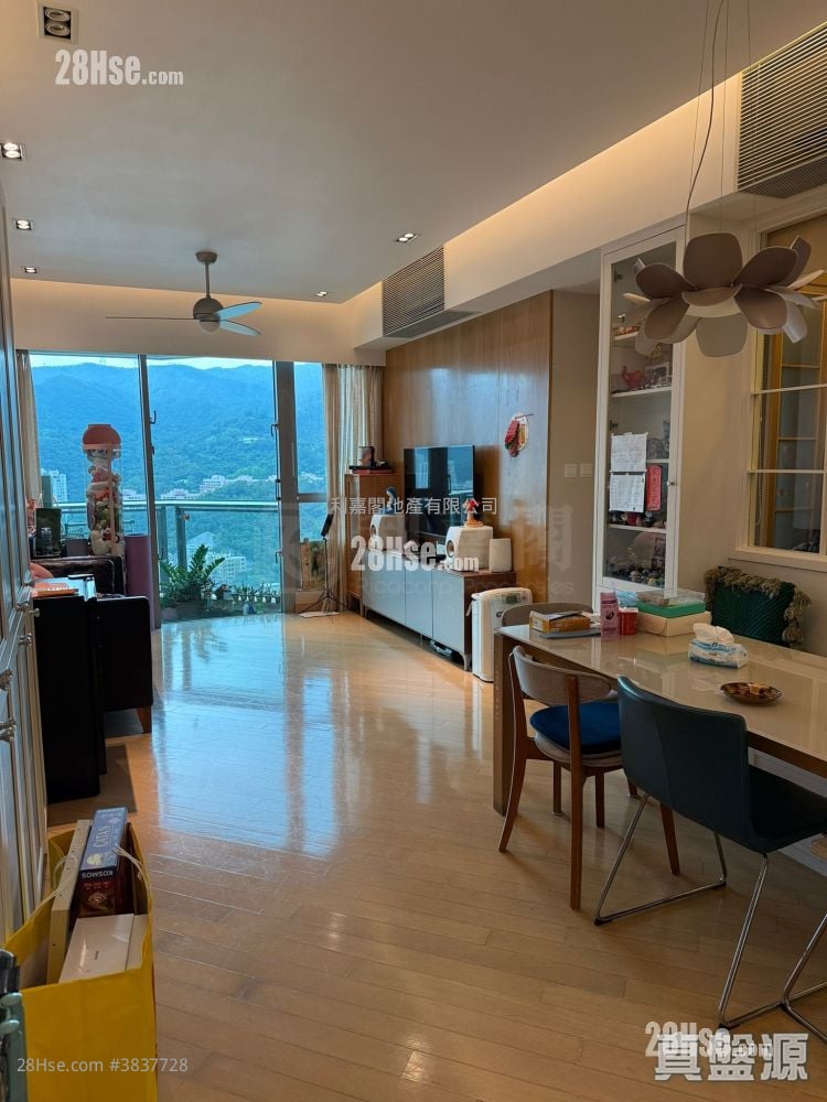 The Riverpark Sell 3 Bedrooms , 2 Bathrooms 1,018 ft²