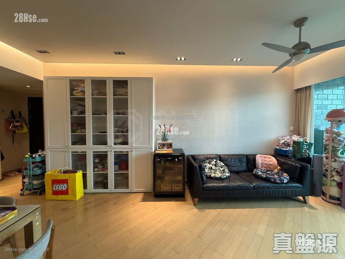The Riverpark Sell 3 Bedrooms , 2 Bathrooms 1,018 ft²