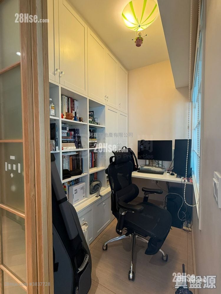 The Riverpark Sell 3 Bedrooms , 2 Bathrooms 1,018 ft²