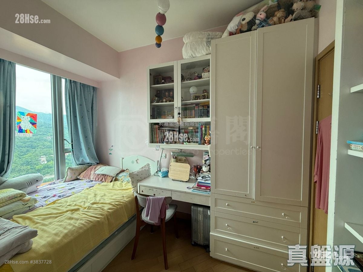 The Riverpark Sell 3 Bedrooms , 2 Bathrooms 1,018 ft²