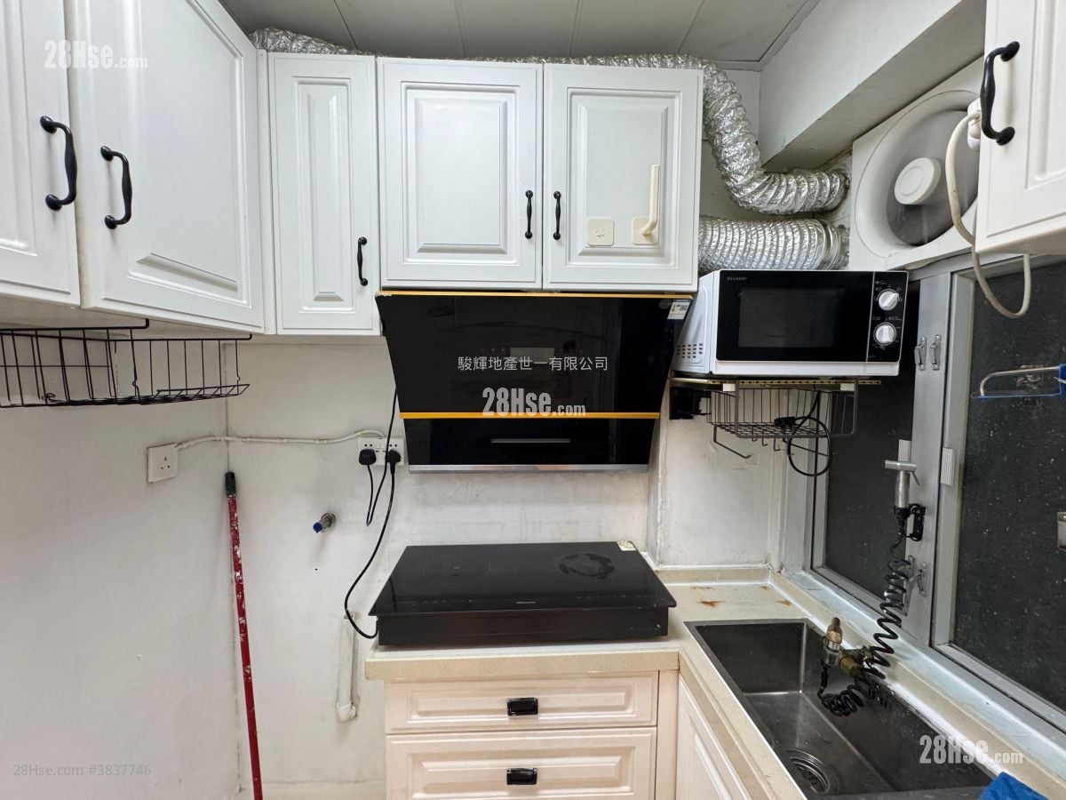 Wah Hung House Rental 2 Bedrooms , 1 Bathroom 438 ft²
